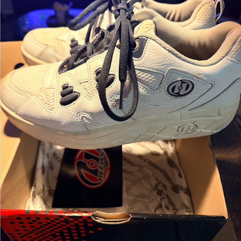 Heelys White and Navy Rear Logo Skate Sneakers